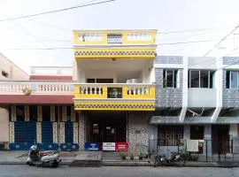 Varsha Homestay with Kitchen, Opposite Botanical Garden, 500 meters from New Bus Stand, Railway Station, and Rock Beach, Pondicherry