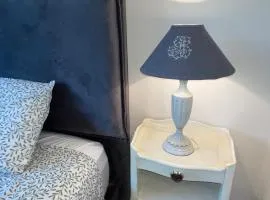 Haut de villa Chloé - Cosy avec clim, terrasse & parking privé, Sanary