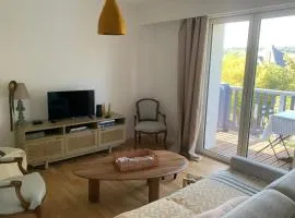 Apartment with balconies close to the beach