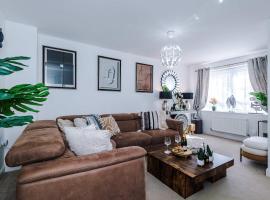 Stylish 3 Bed in Stoke by 53 Degrees Property - Private Parking & Long Stays Welcome, Hotel in Hanley