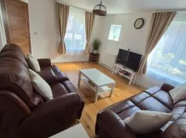 Stylish 3 Bedroom House, Perfect for Families and Groups