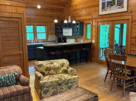 Sapphire Cabin at Splendor Mountain, hotel em Tiger