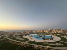 شاليه بقرية كورال هيلز الساحل الشمالي برأس الحكمة