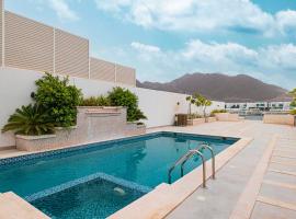 Montagne 11 Luxury Villa 3 BR - Al Dana Island Fujairah, alloggio a Fujaira