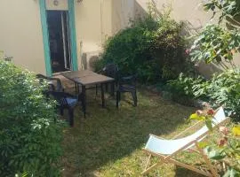Maison de ville jardin derrière cité U à Gentilly