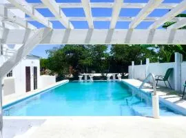 See Belize SUNRISE Sea View 2-bed Studio with Pool & Deck, 1st Floor