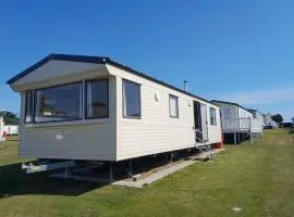 Beautiful and Spacious Mobile home - Sleeps 6,