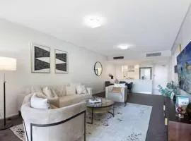 Holly's City Skyline-Views, Pool, Spa, CBD Central
