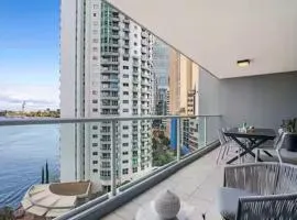 Holly's City Skyline-Views, Pool, Spa, CBD Central