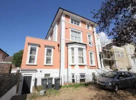 Osterley Place - Apt B