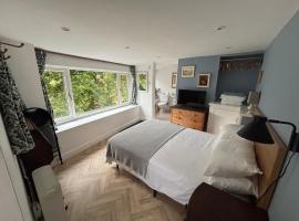 The Guest Room at Champs Cottage, hotel v destinaci Isle of Jersey