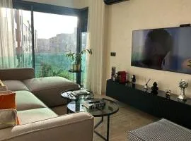 Cosy Family 2BR Apartment - Terrace & Sunset Views