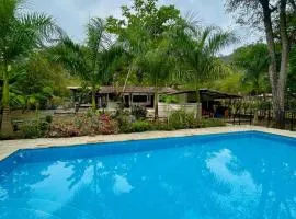 Casa de Campo con Piscina en Santa Fe de Antioquia