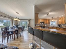 Spacious 3-Bedroom Trailer Home in Fernie, lodge a Fernie