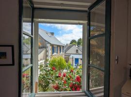 Studio dans un joli jardin breton, hotel in Lézardrieux