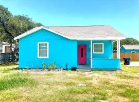 Aqua Bungalow - One mile away from Cove Harbor