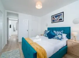 Comfort Meets Convenience, 2BR Flat in Slough