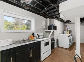 Broadmoor Bungalow - Unit B