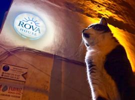 Rova Hostel, &kappa;&alpha;&tau;ά&lambda;&upsilon;&mu;&alpha; &mu;&epsilon; &kappa;&omicron;&upsilon;&zeta;ί&nu;&alpha; &sigma;&epsilon; Mardin