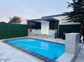 Entertainers delight near the beach & wine routes, Hotel in Kapstadt