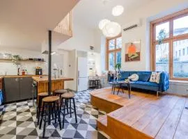 Art-Inspired 4BED 2BATH Gem by Fashion Street &Dohany