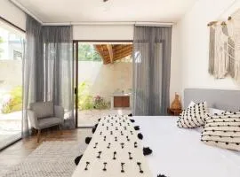 UTSKIN By ZENDA - Luxury Villas & Private Pools