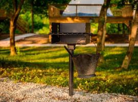 Luksusa telts Furnished Glamping Tent/Red River Access/King Bed pilsētā Stanton