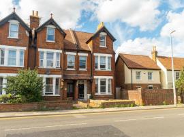 Spacious 7 Bedroom Home with Parking, Perfect for Contractors & Families, hotel a Canterbury