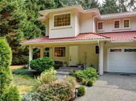 Riverside Bliss Cozy Beds, Fireplace and Gbit WiFi, villa i North Bend