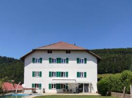 Appartement de vacances La Cernie, h&oacute;tel me&eth; sundlaugar &iacute; Soubey