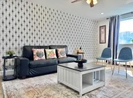 City View Newly Renovated 5 Beds with Free Parking LM406