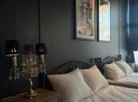 Apartments24 Black 1903