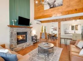 Maggie Valley Mountain Escape with Fire Pit and Deck