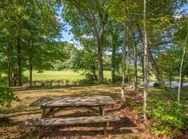 One of a kind 3bd Cabin on the New River- Sleeps 6