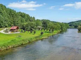 Cabin on New River, Fire Pit, Dogs OK, Hot Tub with VIEWS - Sleeps 10
