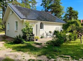 Seaside Apartment Close to Borgholm, Hotel in Borgholm