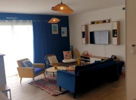 La Riviera - Site du Futuroscope - 3 chambres, hotel in Chasseneuil-du-Poitou