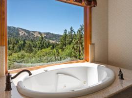 Luxury View Lodge - Luxurious, Lake & Slope Views, Game Room, Jet Tub, Fireplace, Smart TV, BBQ, luxury hotel in Big Bear Lake