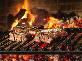 Nuit insolite, repas autour du feu, sauna, jaccuzi, camping de luxo em Azerailles