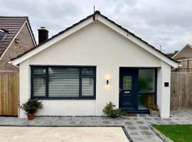 Modern Bungalow - Holiday or Contractors - Driveway Parking、Aberdulaisのバンガロー