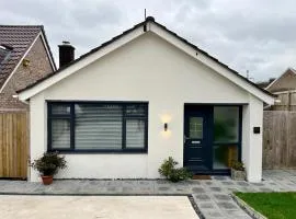 Modern Bungalow - Holiday or Contractors - Driveway Parking
