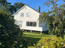 Cozy detached house for rent at Sandnes stadium, khách sạn ở Sandnes