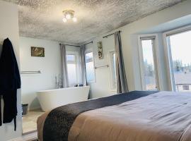 Hinton में A beautiful 2 bedroom private home, विला