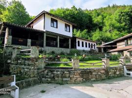 Guest House Robin Hud, hotel in Cherni Osŭm