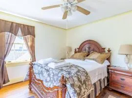 Cozy Lynchburg Getaway Near Downtown and Colleges with Free Parking