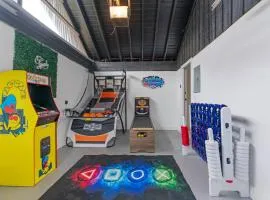 Game Room - Modern Beautiful Home
