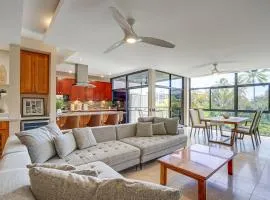 1 Mi to Beach, Remote Work Hub Modern Kailua Gem!