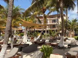 Noah Beach Hotel & Suites, hotel in Mahahual