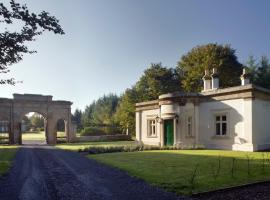 Triumphal Arch Lodge, hotel with parking in Creagh