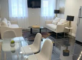 MODERN 1BR Apt with PRIVATE deck